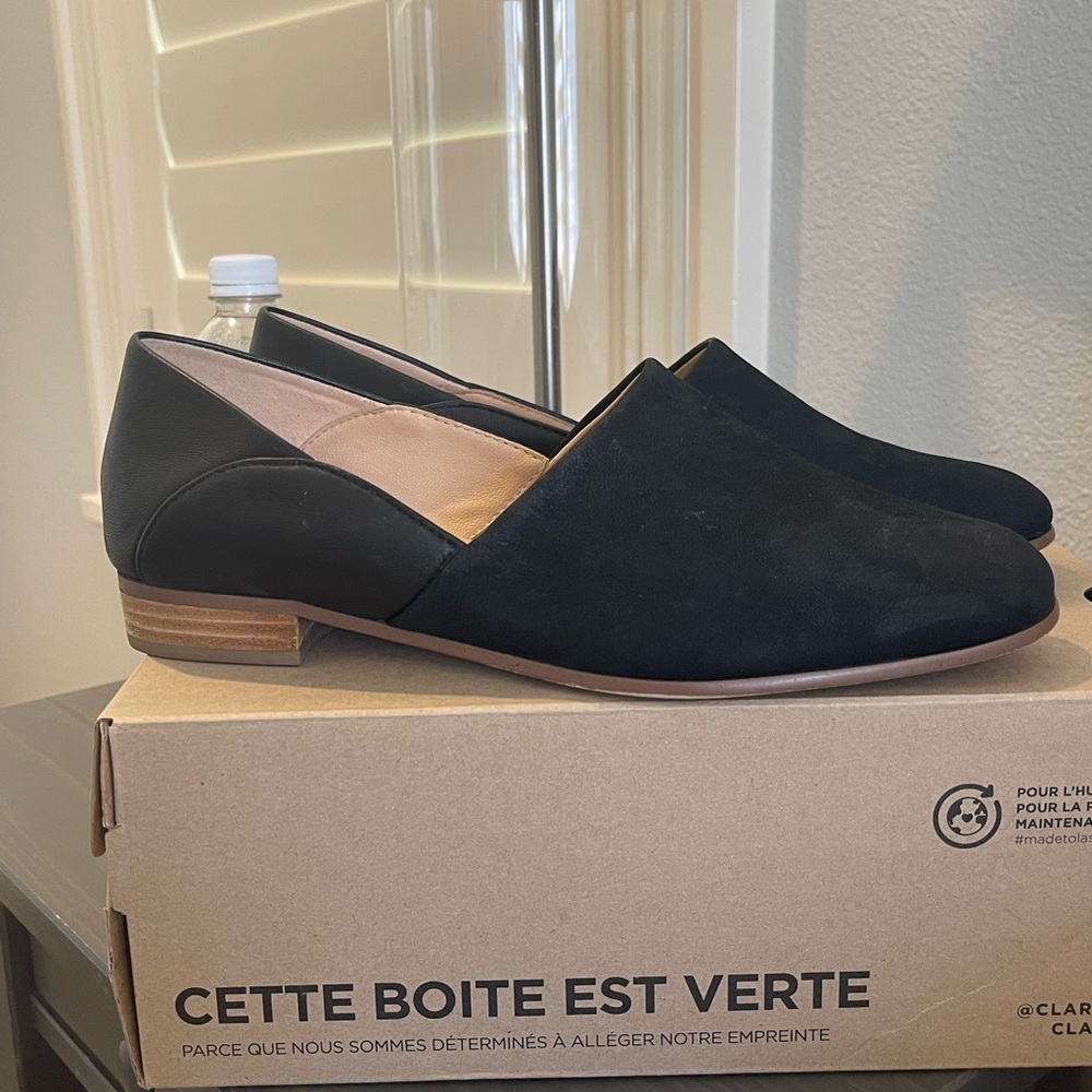 Clarks cushion plus black loafers